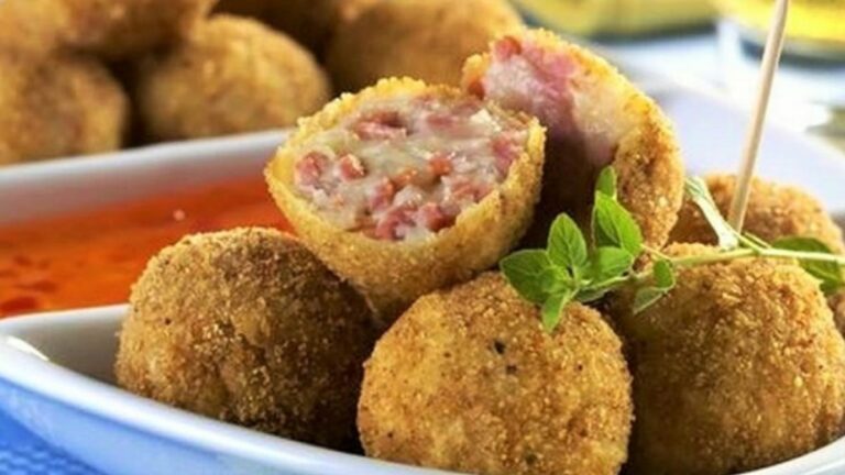 Bolinho de Batata com Salsicha