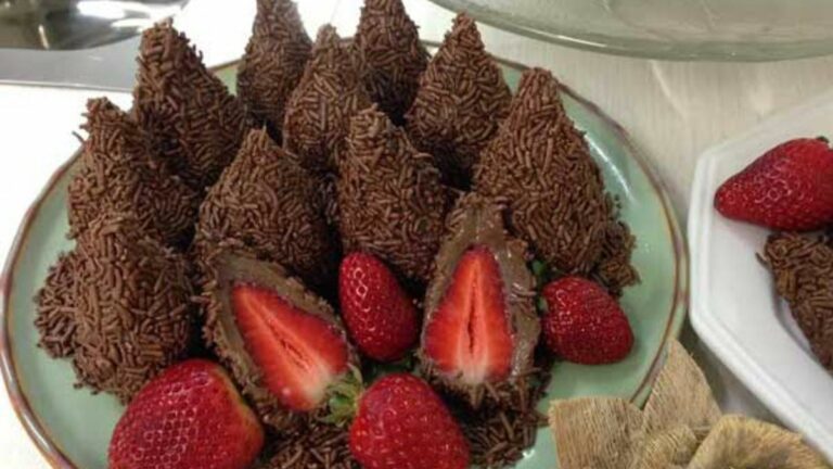 Brigadeiro Recheado com Morango