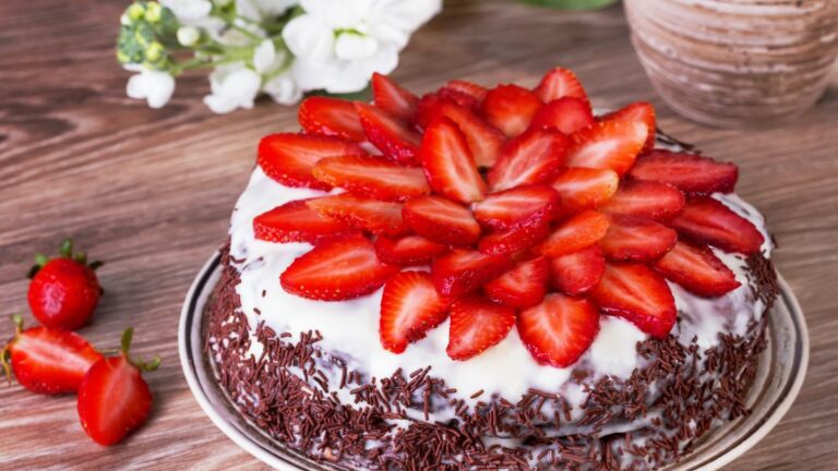 Receita de Torta de Chocolate com Morango