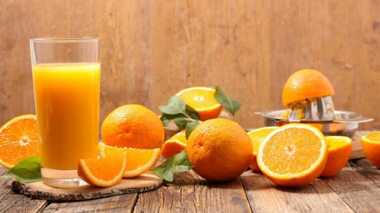 Suco Detox com Couve e Laranja