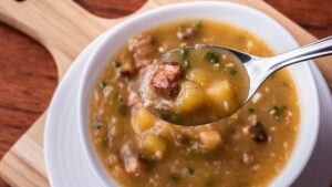 Caldo de mandioca simples para a Festa Junina!