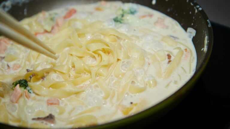 Macarrão ao molho branco vegano!