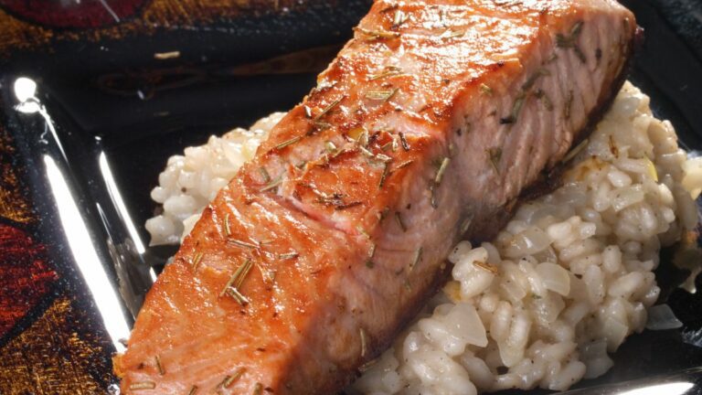 Salmão com molho de alcaparras Low Carb!