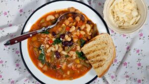 Minestrone uma deliciosa sopa italiana!