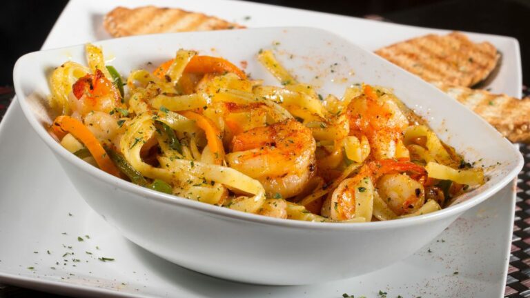 Fettuccine com salmão para sexta feira santa!